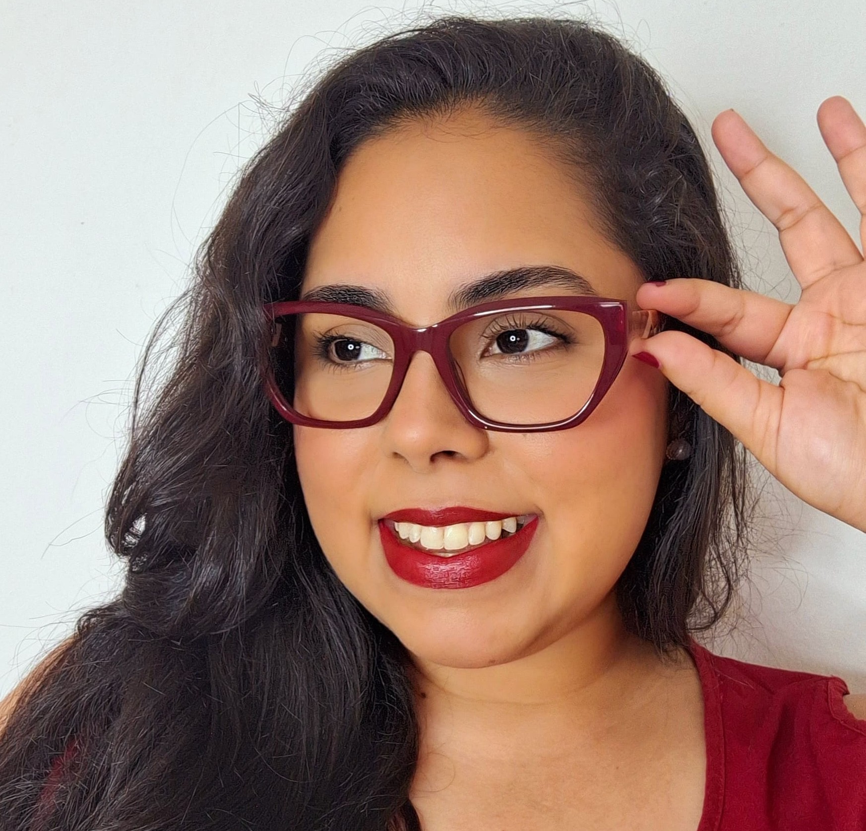 Monturas de Lentes y Belleza: Encuentra el Estilo Perfecto para Resaltar tu Rostro